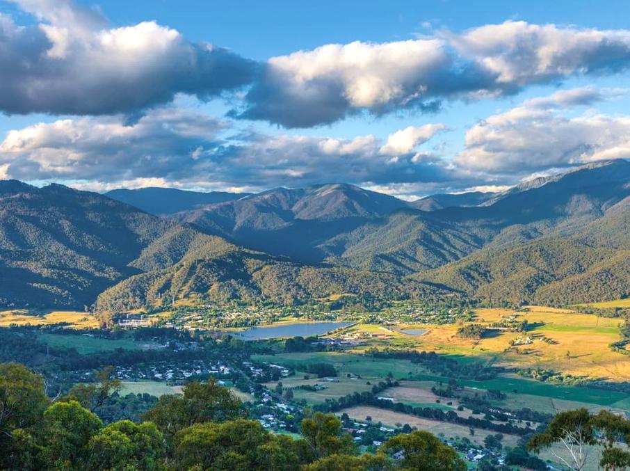 Venture into the Victoria Range's Ancient Glacial Landscapes